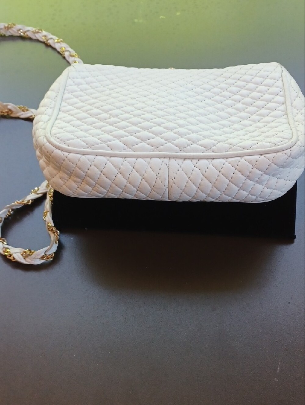 VINTAGE BALLY Quilted Cream Crossbody Bag with Gold Chain Strap - Picture 5 of 8